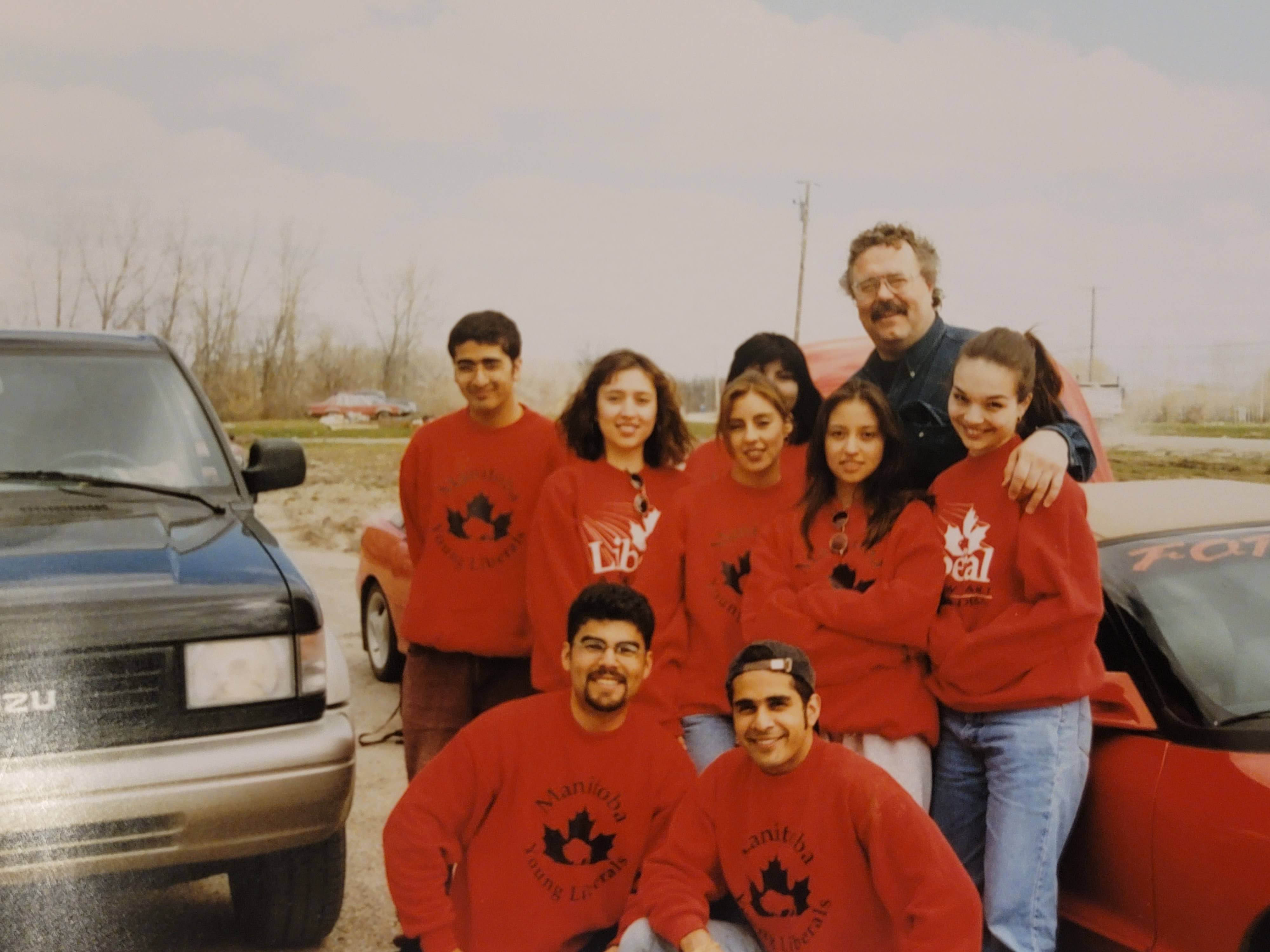 Sachit, président des Jeunes libéraux du Canada - Manitoba 1997 avec le député de Winnipeg Sud, Reg Alcock